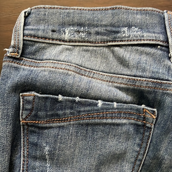 EXPRESS SUPER SKINNY JEANS 2R. Whisking. Little distress. Some stretch - Picture 11 of 11